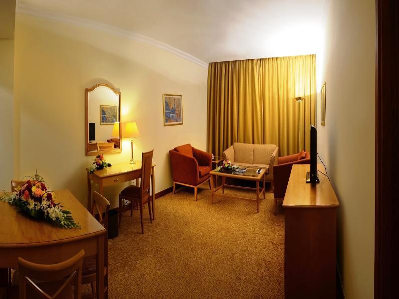 Swiss-Belhotel Sharjah Buitenkant foto