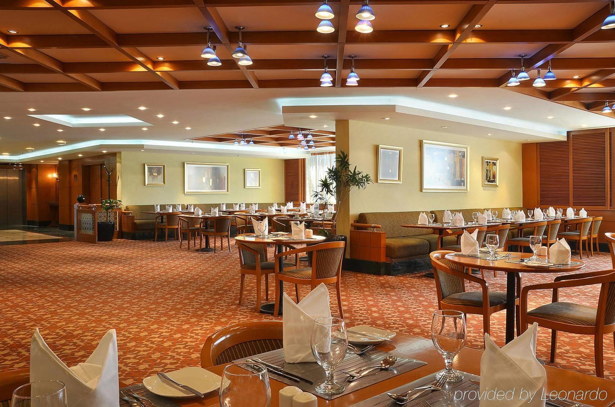 Swiss-Belhotel Sharjah Buitenkant foto
